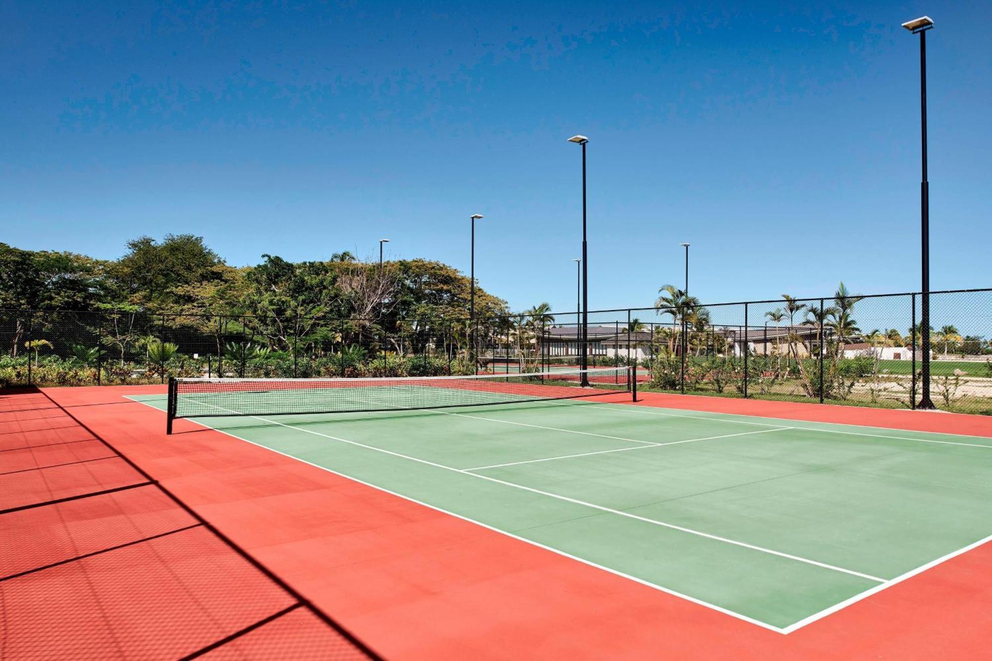 Fiji Marriott Resort Momi Bay Εξωτερικό φωτογραφία Tennis court at the University of the Sunshine Coast