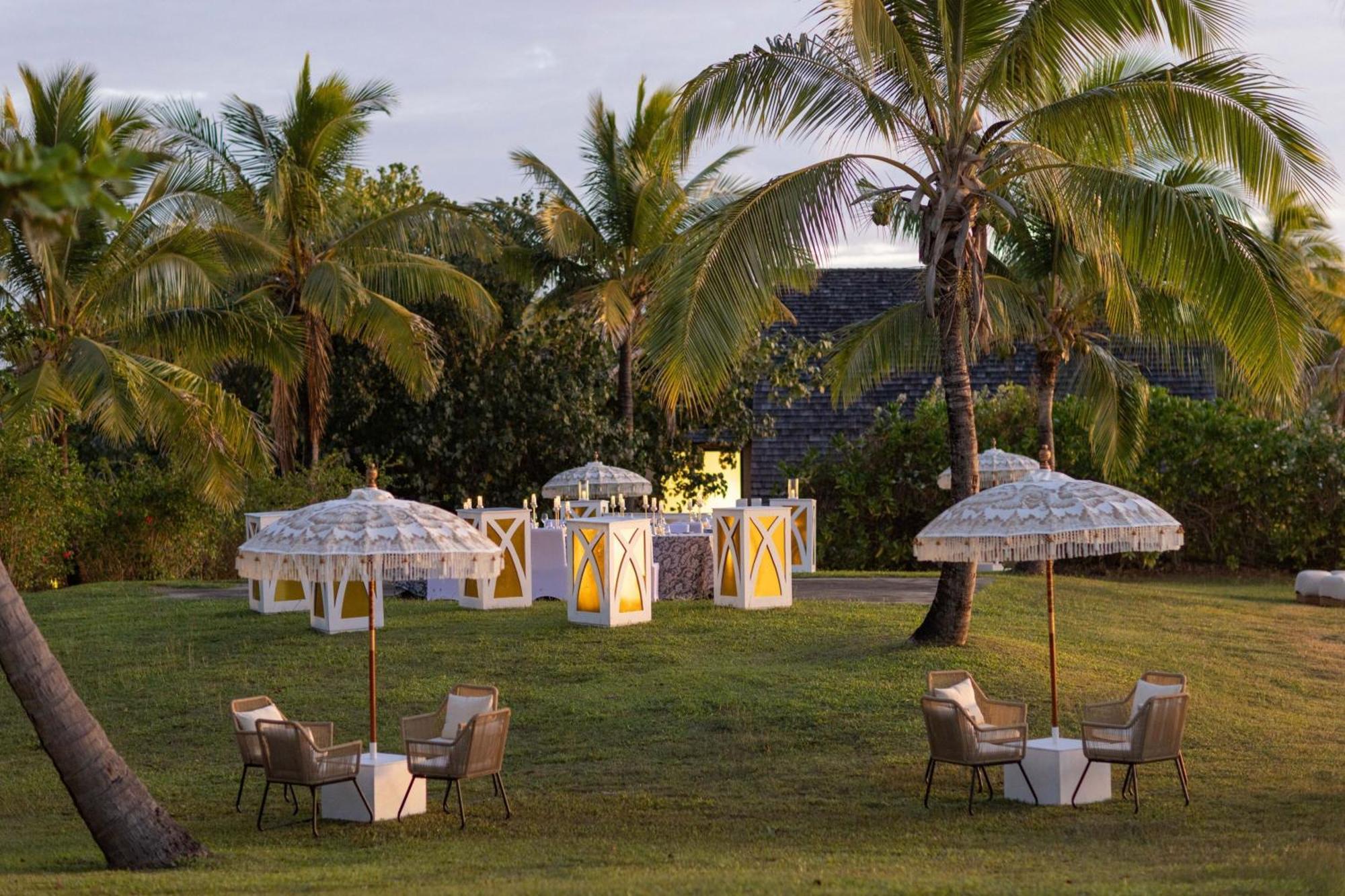 Fiji Marriott Resort Momi Bay Εξωτερικό φωτογραφία The lawn at the Four Seasons Resort