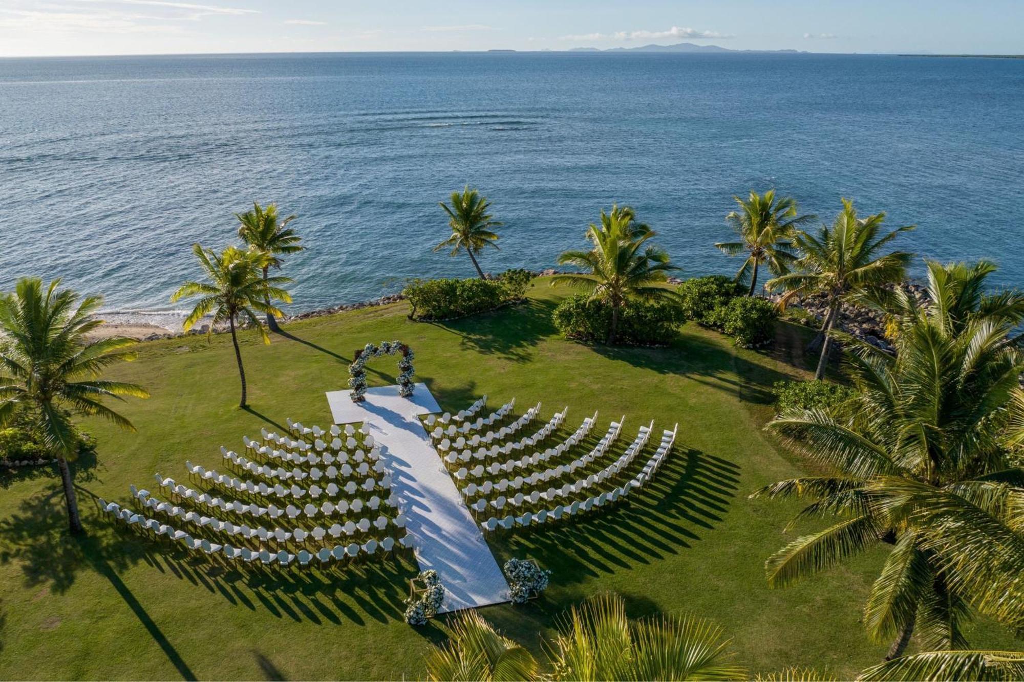 Fiji Marriott Resort Momi Bay Εξωτερικό φωτογραφία The Beachfront Lawn at Four Seasons Resort Maui