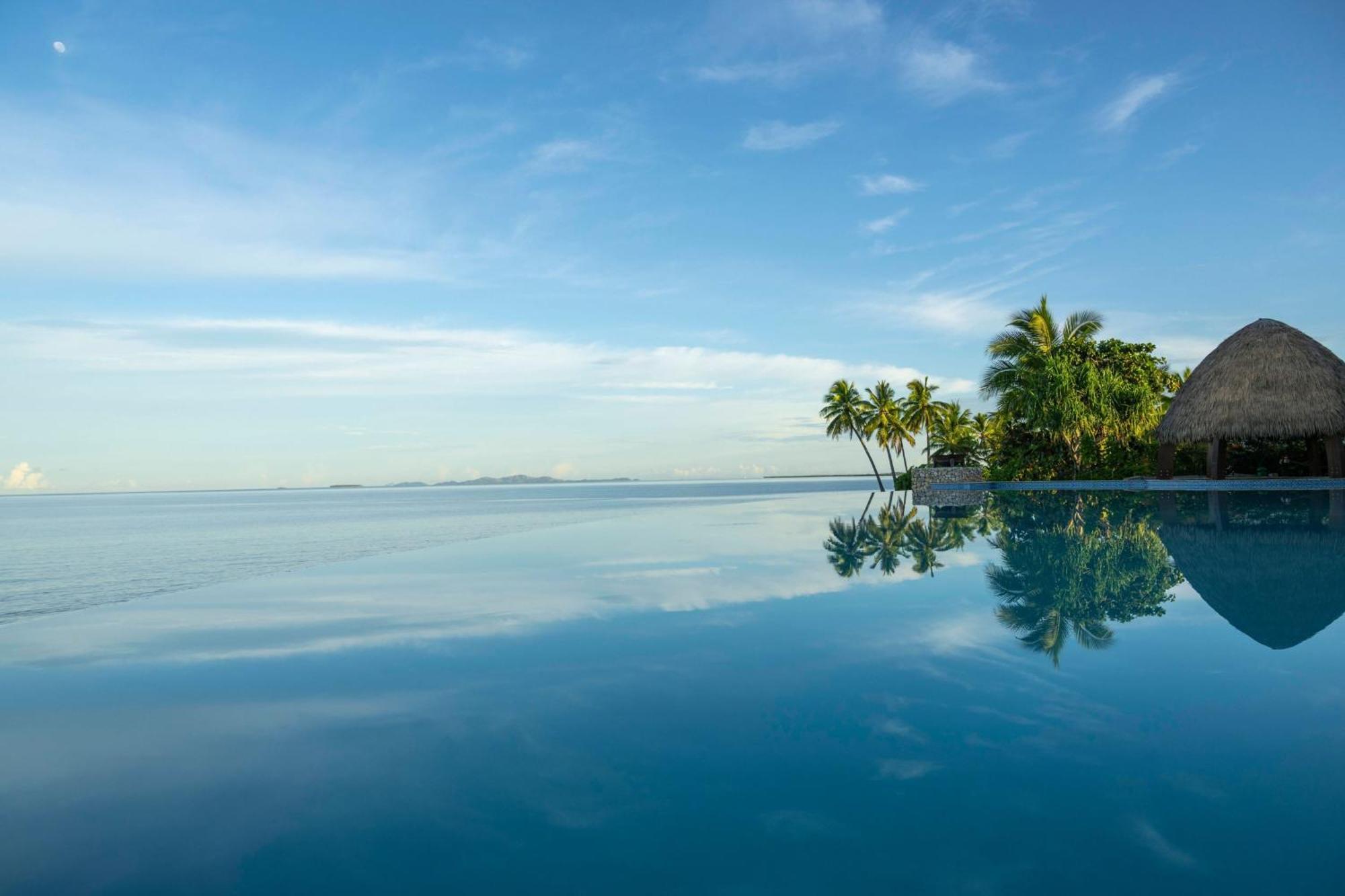 Fiji Marriott Resort Momi Bay Εξωτερικό φωτογραφία Infinity pool at the resort