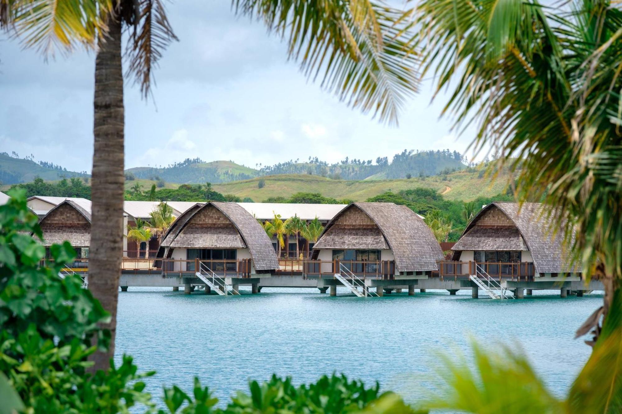 Fiji Marriott Resort Momi Bay Εξωτερικό φωτογραφία Overwater bungalows